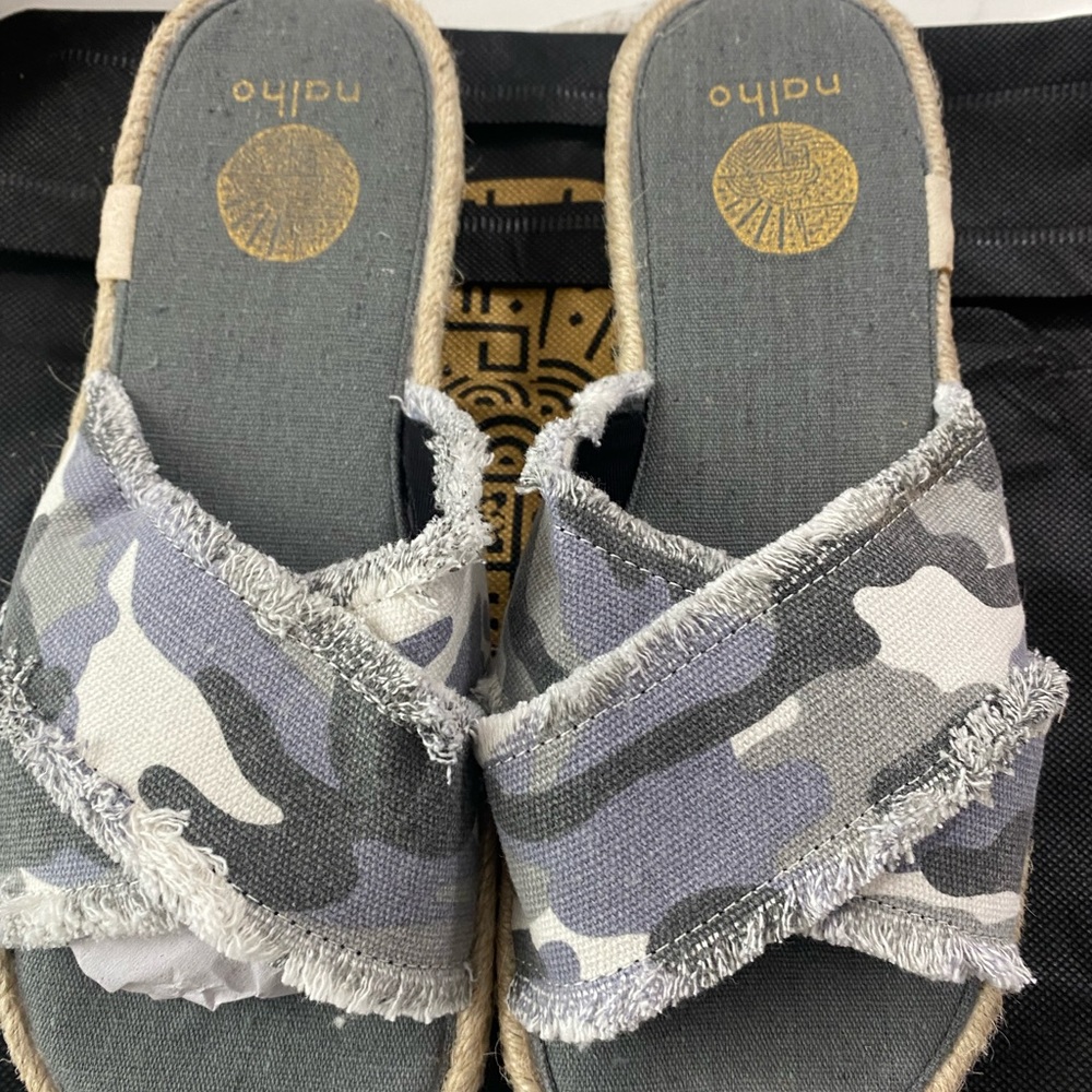 Brand new in box! Comfy and cute! Nalho